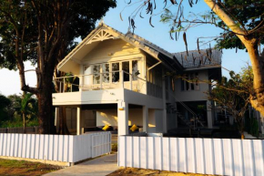 Baan Song Nam บ้านสองน้ำ